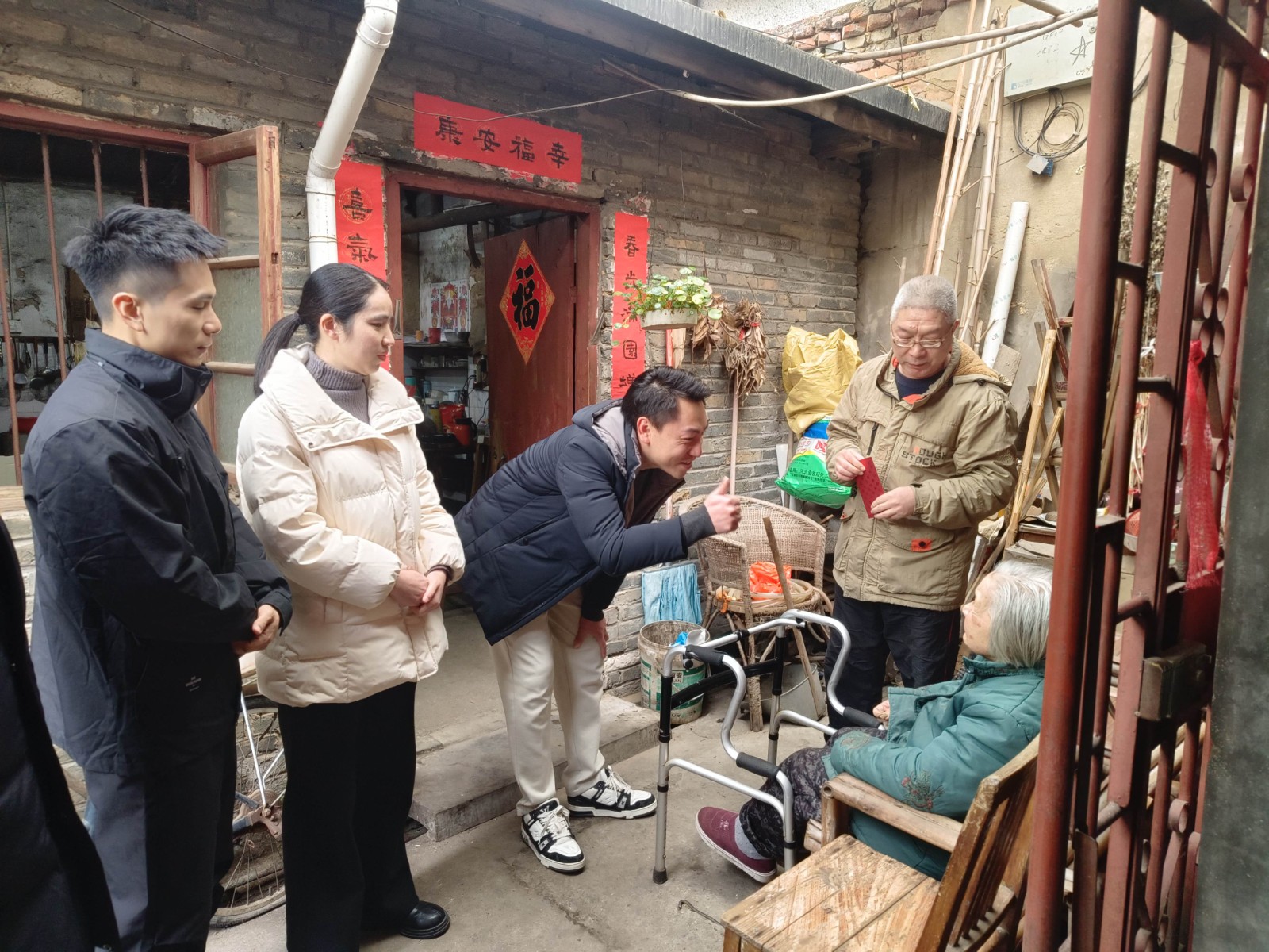 情暖寒冬,心系民生——易順建工集團(tuán)開(kāi)展困難黨員及群眾慰問(wèn)活動(dòng)