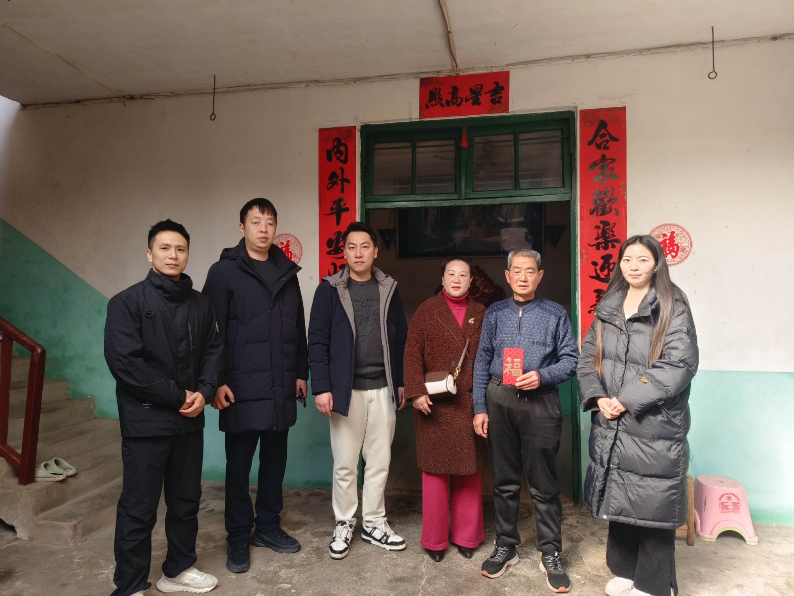 情暖寒冬,心系民生——易順建工集團(tuán)開(kāi)展困難黨員及群眾慰問(wèn)活動(dòng)